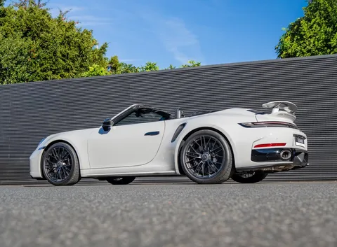 Porsche 911 Turbo S Cabriolet 4