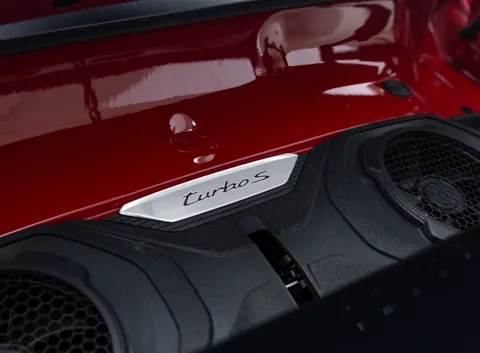 Porsche 911 Turbo S Lightweight — photo 2 of 56