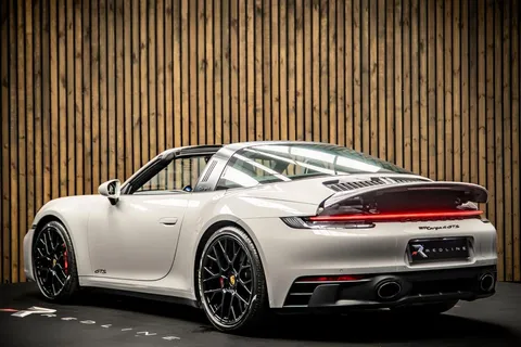 Porsche 911 Carrera 4 GTS Targa — photo 3 of 46