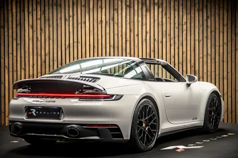 Porsche 911 Carrera 4 GTS Targa — photo 4 of 46