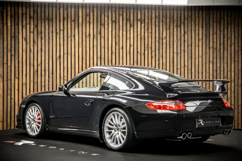 Porsche 911 Carrera 4S — photo 3 of 43