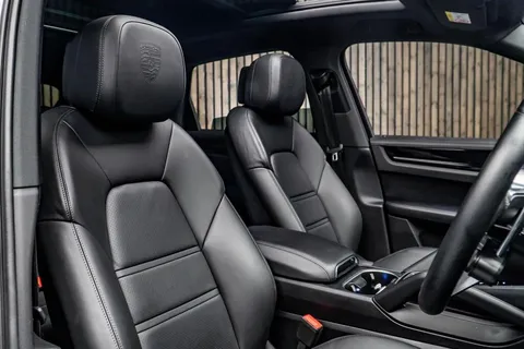 Porsche Cayenne — photo 2 of 39