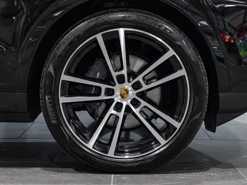 Porsche Cayenne — photo 4 of 8