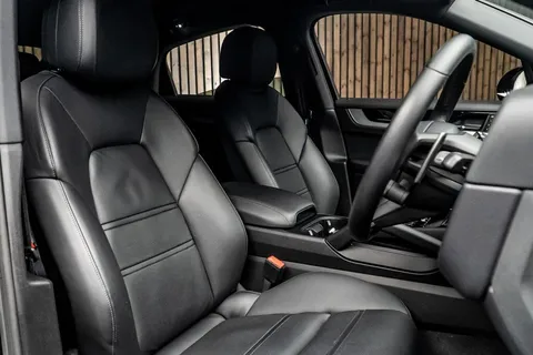 Porsche Cayenne — photo 2 of 42