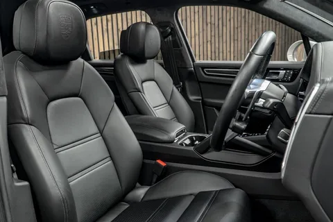 Porsche Cayenne GTS — photo 2 of 46