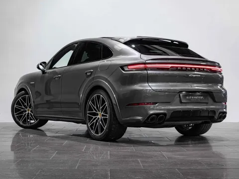 Porsche Cayenne Coupe V6 E-Hybrid — photo 2 of 12