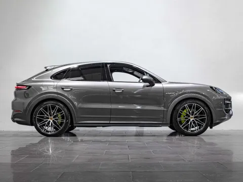 Porsche Cayenne Coupe V6 E-Hybrid — photo 3 of 12