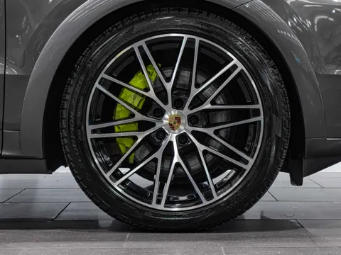 Porsche Cayenne Coupe V6 E-Hybrid — photo 4 of 12