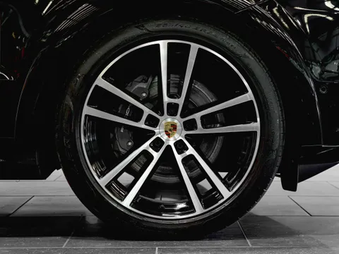 Porsche Cayenne E-Hybrid — photo 4 of 14