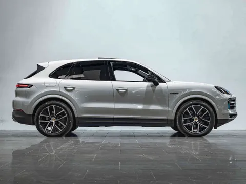 Porsche Cayenne E-Hybrid — photo 3 of 10