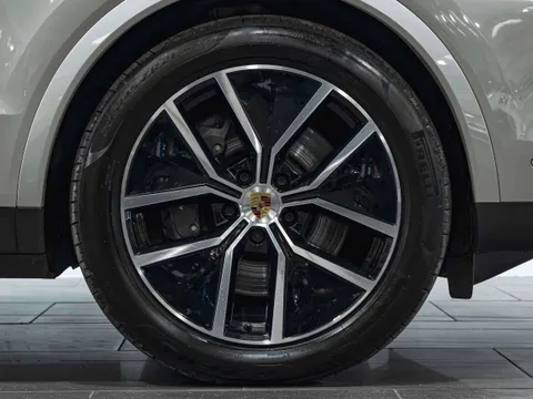 Porsche Cayenne E-Hybrid — photo 4 of 10