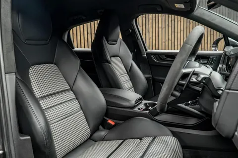 Porsche Cayenne — photo 2 of 47