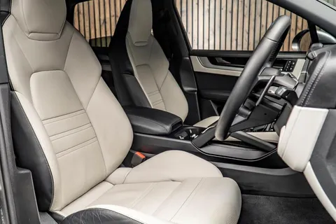 Porsche Cayenne S — photo 2 of 46