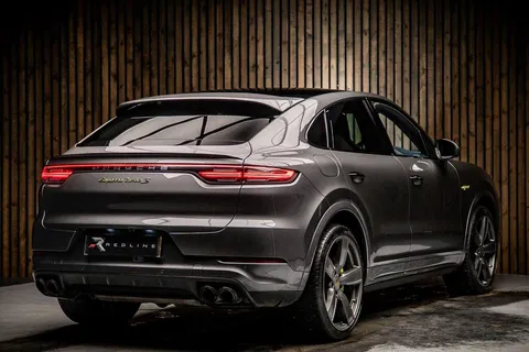 Porsche Cayenne Turbo S E-Hybrid — photo 4 of 46