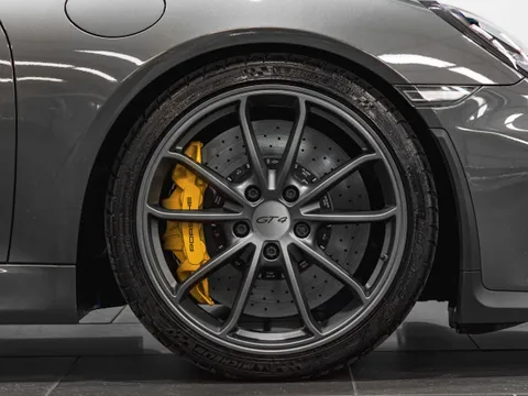 Porsche Cayman GT4 — photo 2 of 13