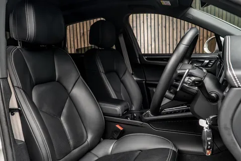 Porsche Macan S — photo 2 of 48