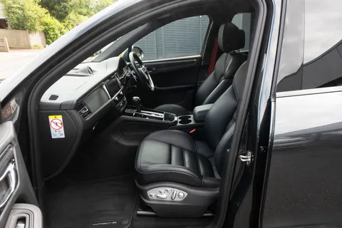 Porsche Macan GTS 2