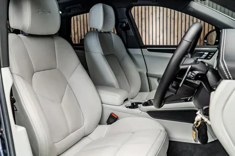 Porsche Macan GTS — photo 2 of 47