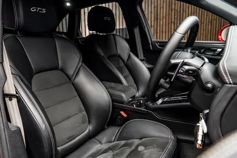 Porsche Macan GTS — photo 2 of 49