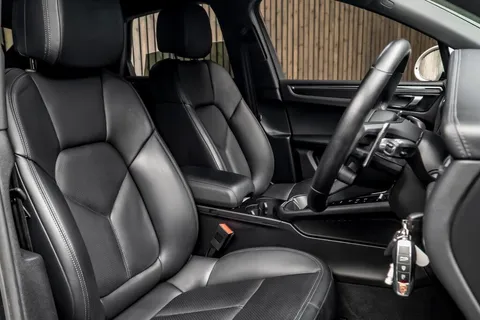 Porsche Macan T — photo 2 of 46