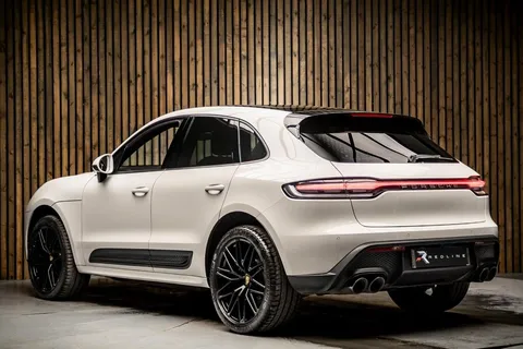 Porsche Macan T — photo 3 of 46