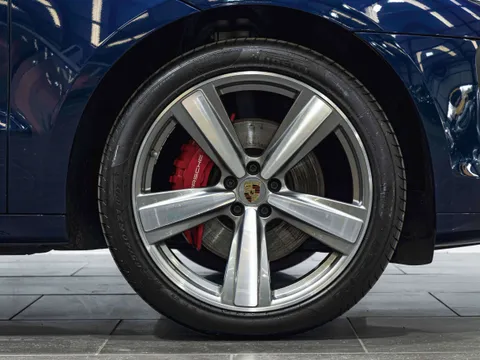 Porsche Macan S 4