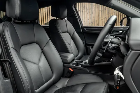 Porsche Macan T 2