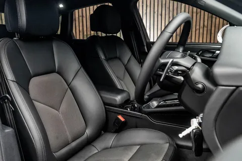 Porsche Macan T — photo 2 of 44