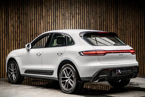 Porsche Macan T — photo 3 of 44