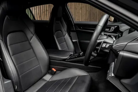 Porsche Panamera — photo 2 of 47