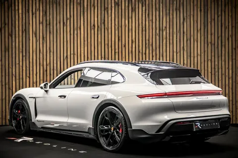 Porsche Taycan 4S Cross Turismo 3