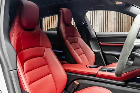 Porsche Taycan 4S Cross Turismo 2