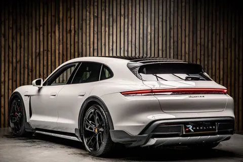 Porsche Taycan 4S Cross Turismo 3