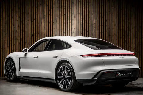 Porsche Taycan Performance 79.2kWh — photo 3 of 44