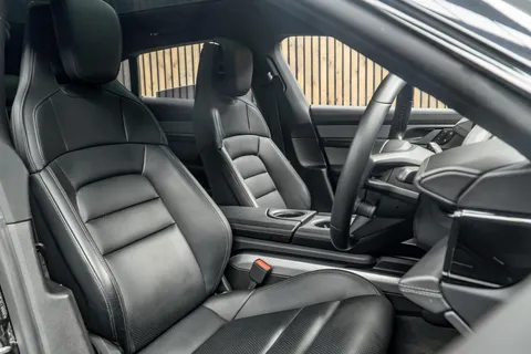Porsche Taycan 4S Cross Turismo 2