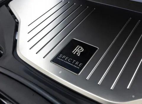 Rolls-Royce Spectre — photo 2 of 50