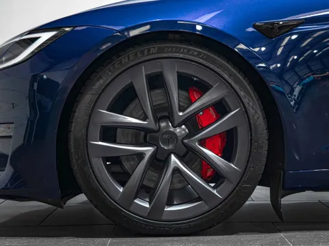 Tesla Model S Plaid — photo 4 of 14