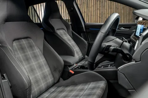 Volkswagen Golf GTD — photo 2 of 46