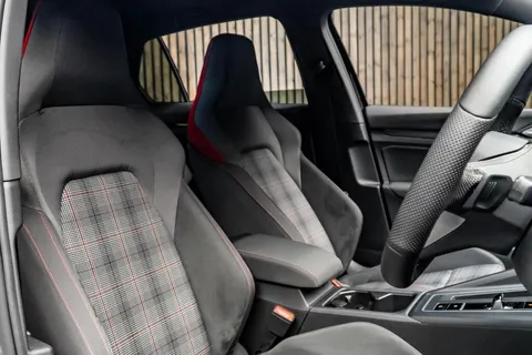 Volkswagen Golf GTI — photo 2 of 39