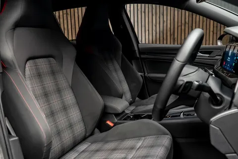 Volkswagen Golf GTI — photo 2 of 42